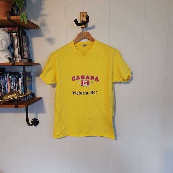 Vintage 90s Yellow Victoria BC Short Sleeve Graphic Tee T-Shirt 1990s Pr… - Picture 8 of 8